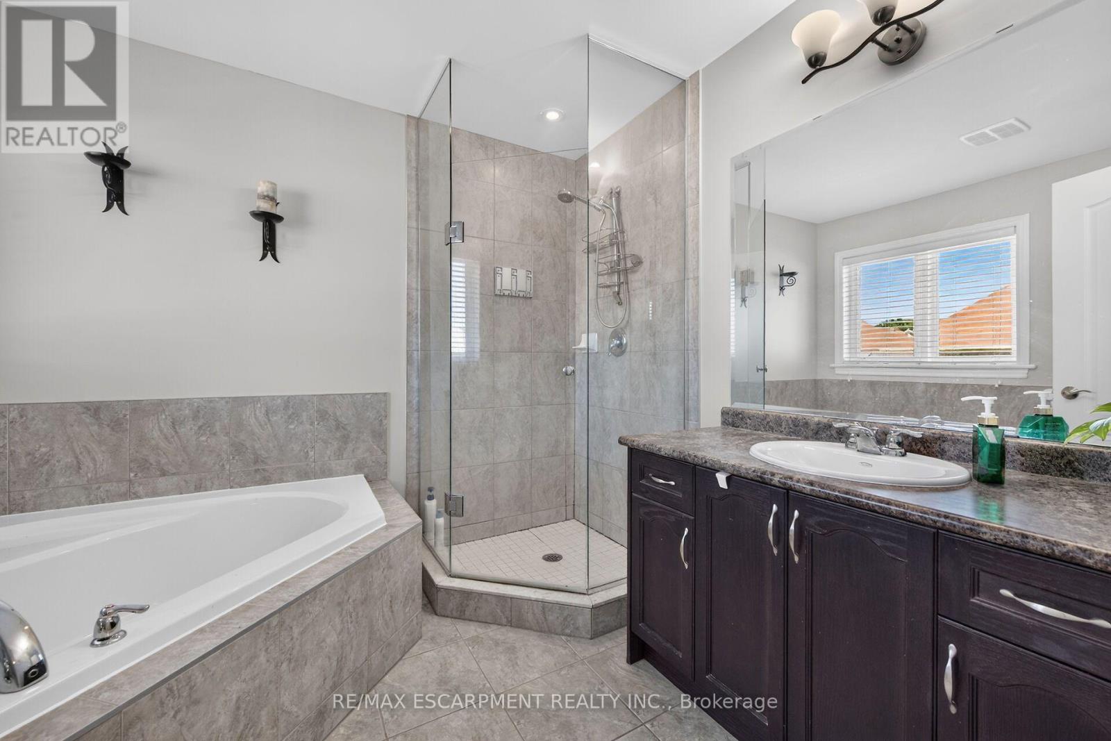 44 Matteo Trail, Hamilton, Ontario  L9B 0E6 - Photo 38 - X13776732