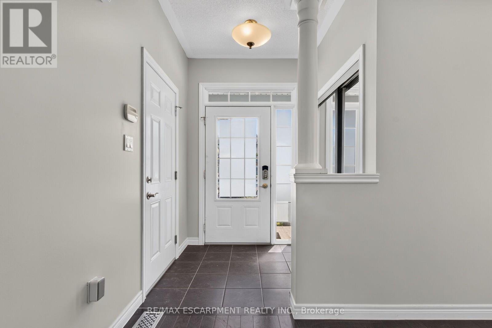 44 Matteo Trail, Hamilton, Ontario  L9B 0E6 - Photo 5 - X13776732