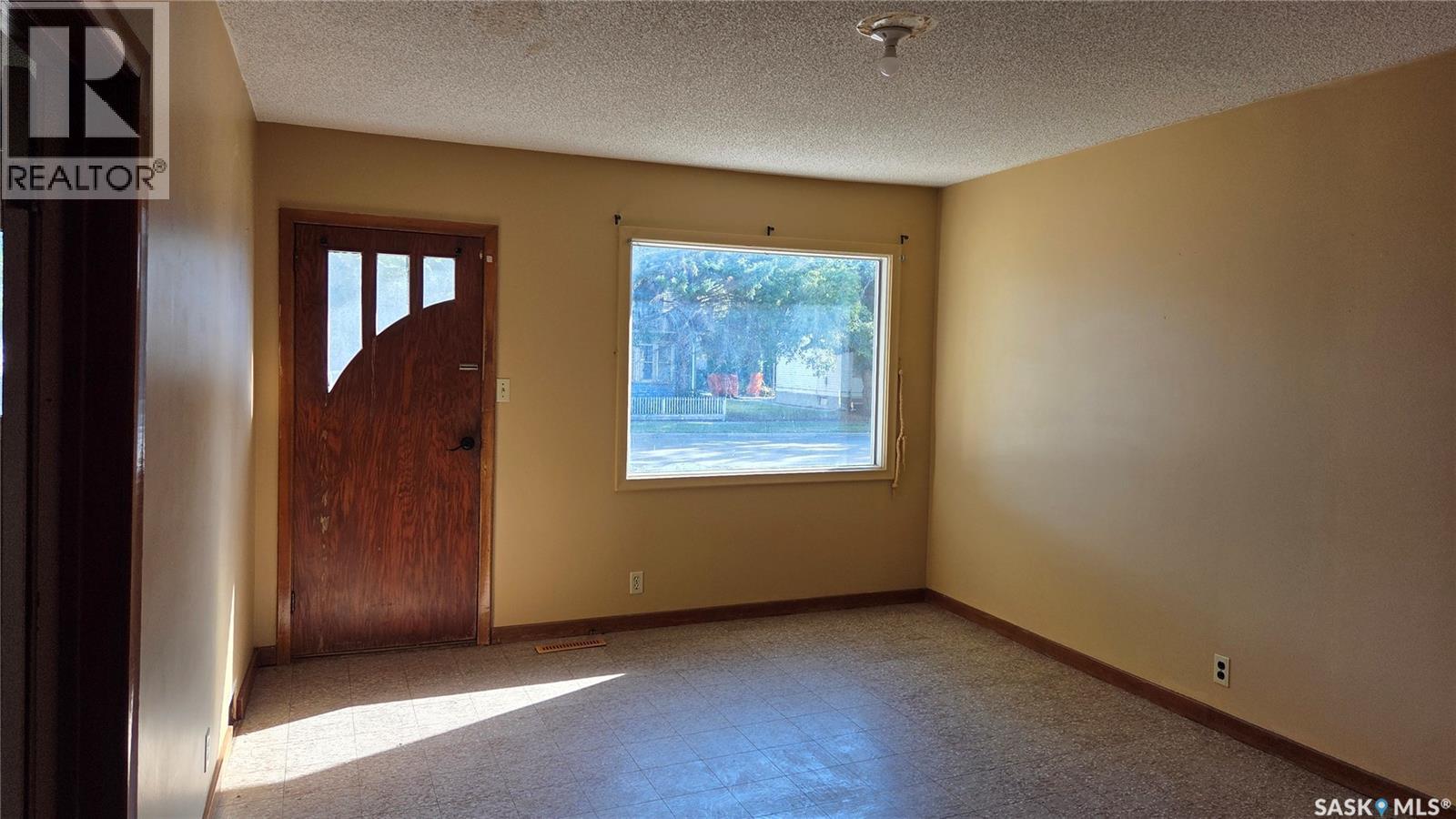 42 Elsom Street, Moose Jaw, Saskatchewan  S6H 4V1 - Photo 2 - SK048184