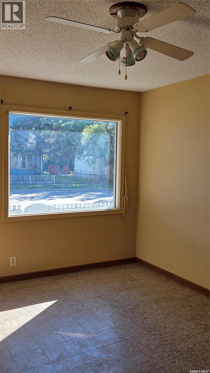 42 Elsom Street, Moose Jaw, Saskatchewan  S6H 4V1 - Photo 3 - SK048184