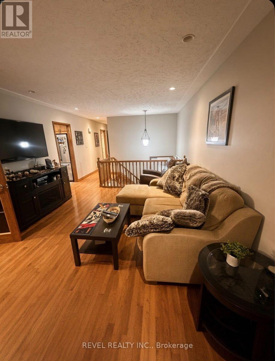 54 Lysanda Avenue, London South, Ontario  N5Z 4L3 - Photo 2 - X13776842