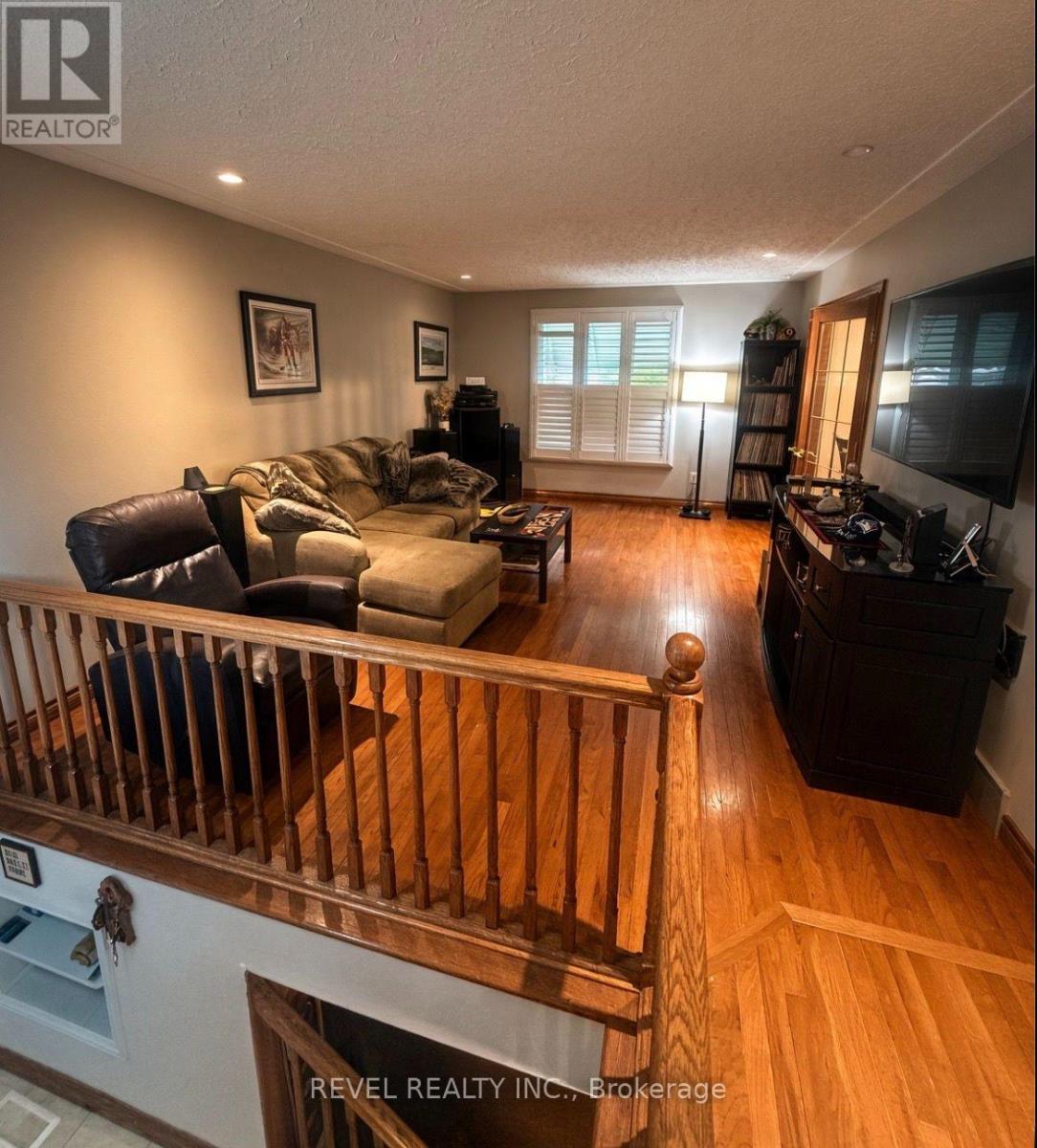 54 Lysanda Avenue, London South, Ontario  N5Z 4L3 - Photo 3 - X13776842