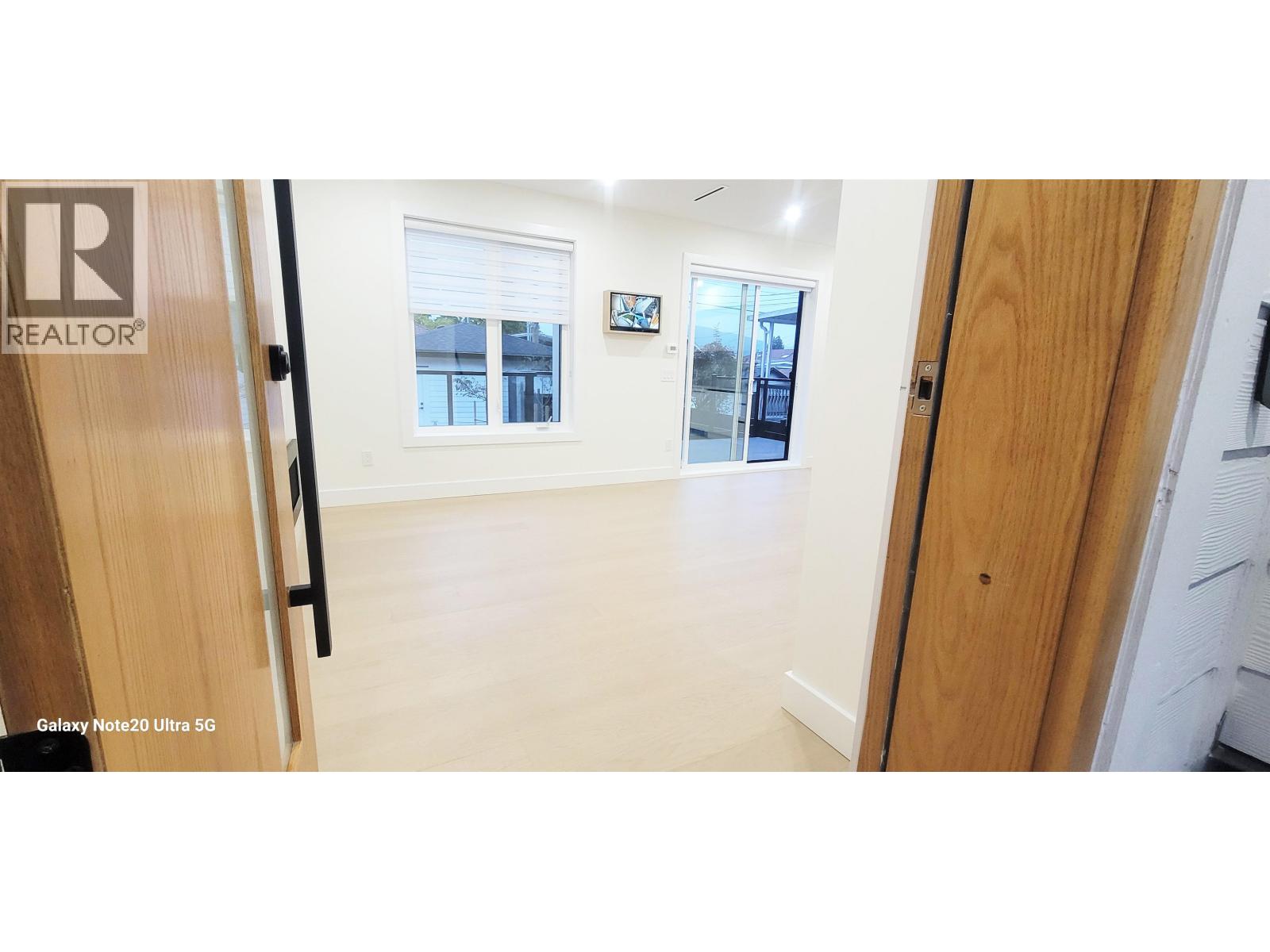 2 2741 Grant Street, Vancouver, British Columbia  V5K 3H1 - Photo 3 - R3164486