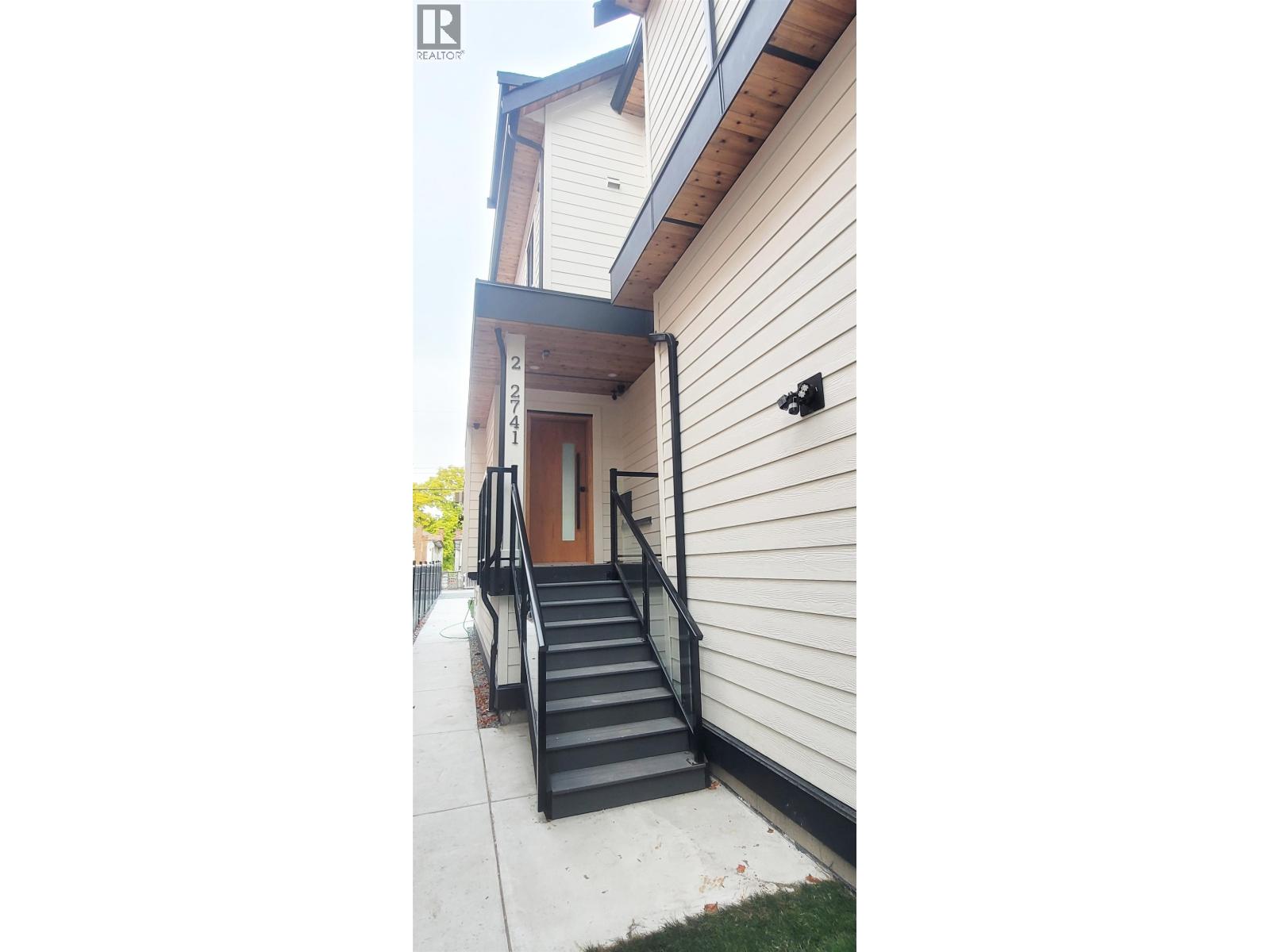 2 2741 Grant Street, Vancouver, British Columbia  V5K 3H1 - Photo 2 - R3164486