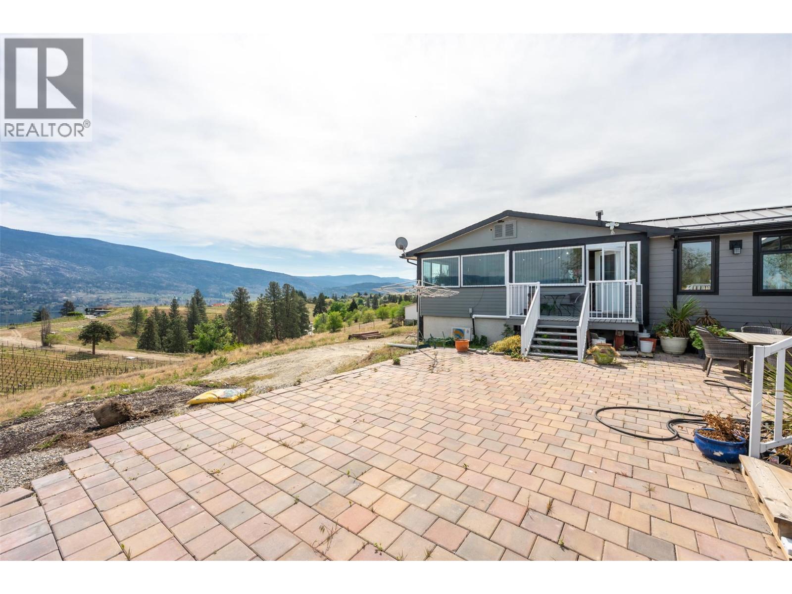 306 Hwy 97, Kaleden, British Columbia  V0H 1K0 - Photo 3 - 10400598