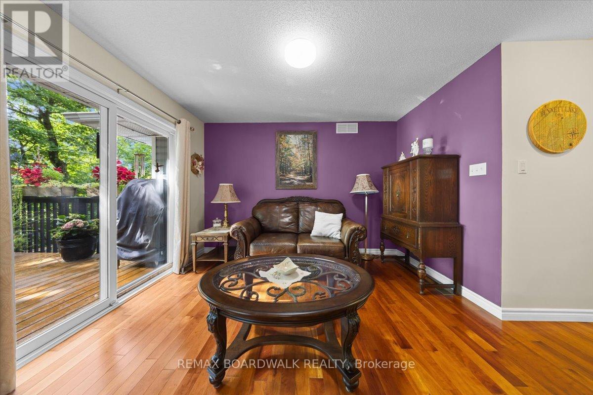 700 Strawberry Lane, Tay Valley, Ontario  K0G 1A0 - Photo 11 - X13776808