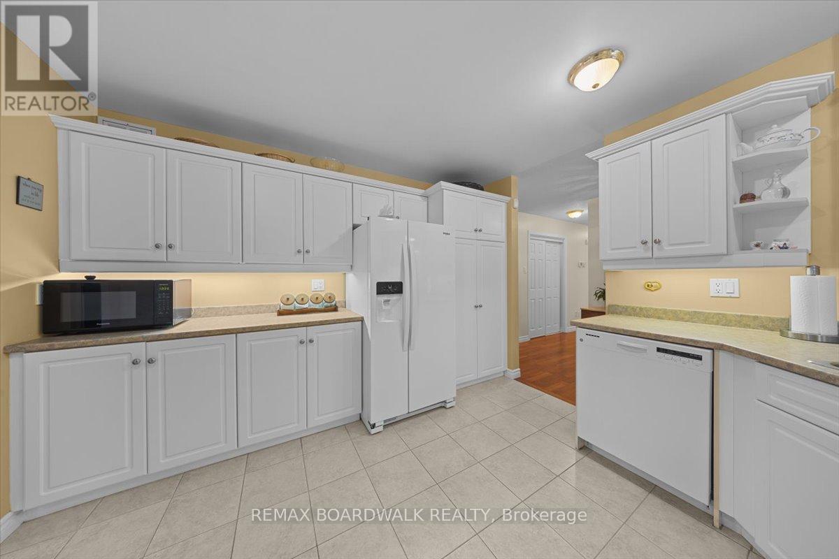 700 Strawberry Lane, Tay Valley, Ontario  K0G 1A0 - Photo 19 - X13776808