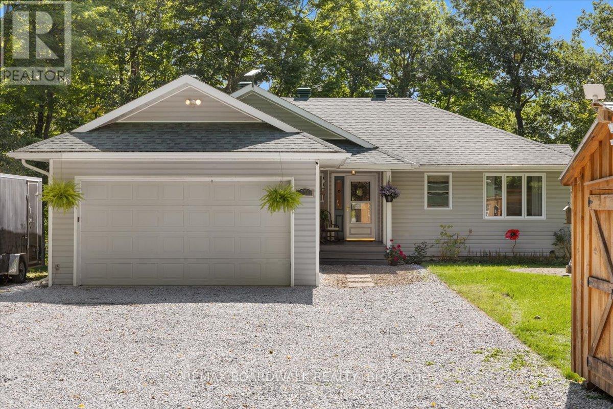 700 Strawberry Lane, Tay Valley, Ontario  K0G 1A0 - Photo 2 - X13776808