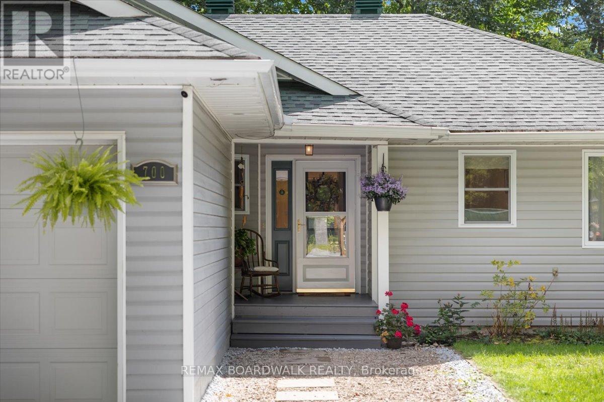 700 Strawberry Lane, Tay Valley, Ontario  K0G 1A0 - Photo 3 - X13776808