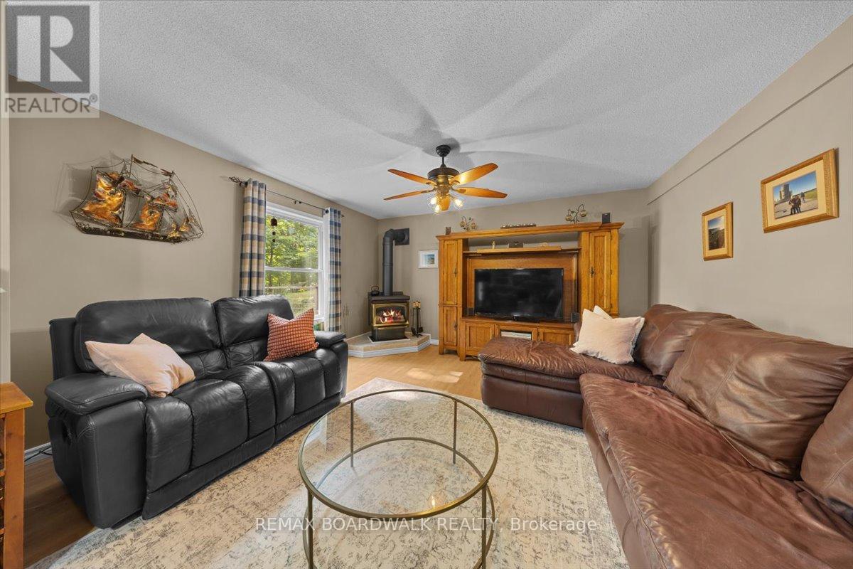 700 Strawberry Lane, Tay Valley, Ontario  K0G 1A0 - Photo 30 - X13776808