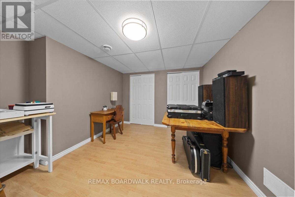 700 Strawberry Lane, Tay Valley, Ontario  K0G 1A0 - Photo 32 - X13776808