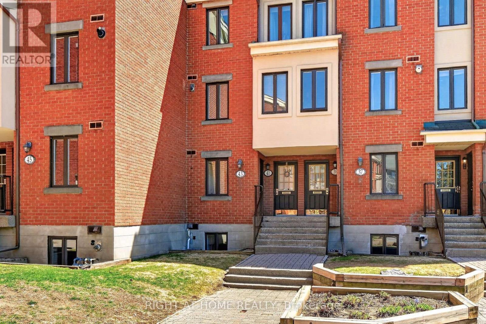 43 Crispin Private, Ottawa, Ontario  K1K 2T7 - Photo 1 - X13776856