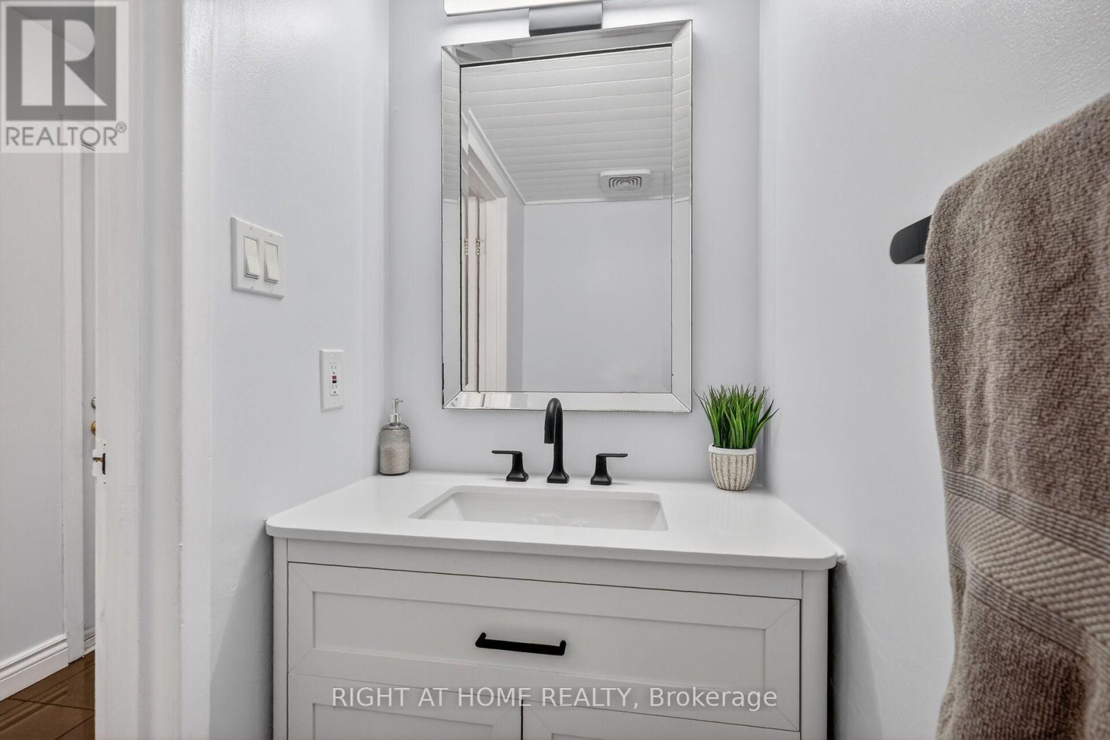 43 Crispin Private, Ottawa, Ontario  K1K 2T7 - Photo 6 - X13776856