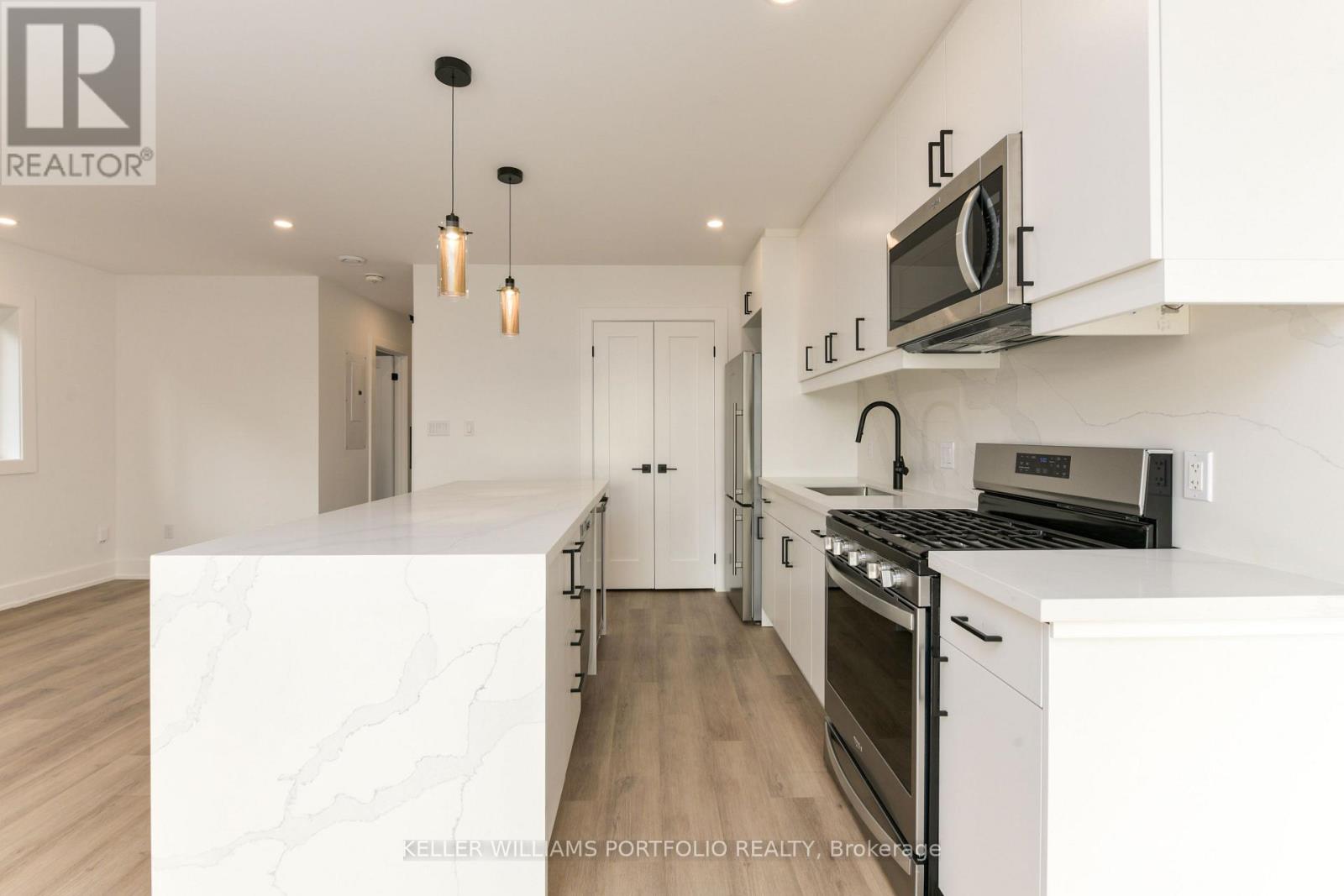 4 - 269 Donlands Avenue, Toronto, Ontario  M4J 3R5 - Photo 9 - E13776752