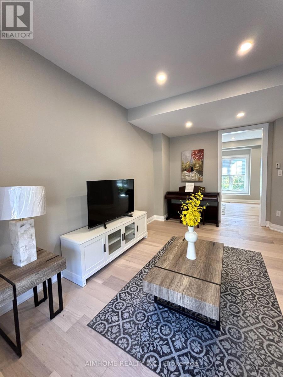 35 - 15 Old Colony Road, Richmond Hill, Ontario  L4E 4L5 - Photo 4 - N13775774