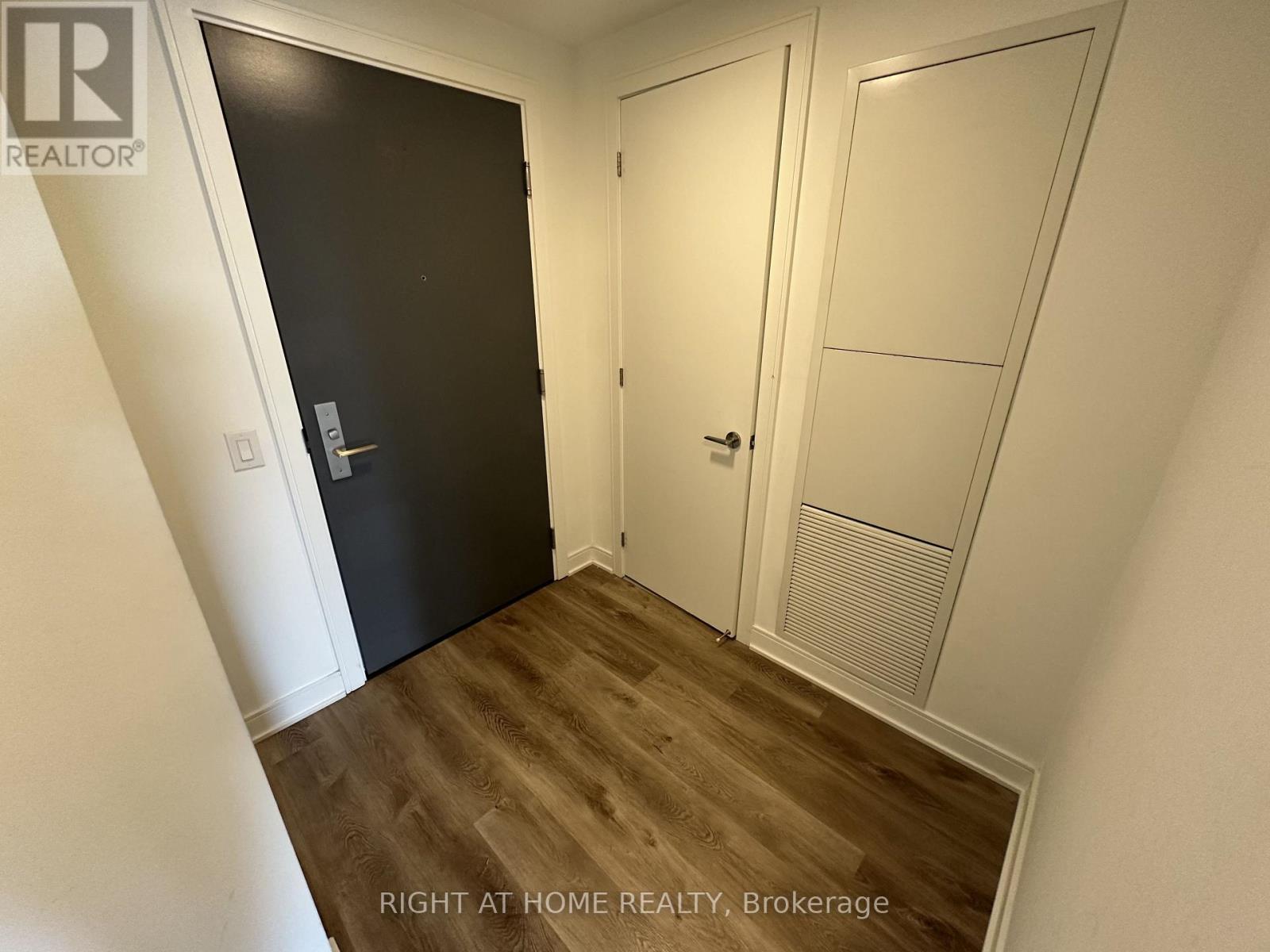 1011 - 86 Dundas Street E, Mississauga, Ontario  L5A 0B1 - Photo 2 - W13776760