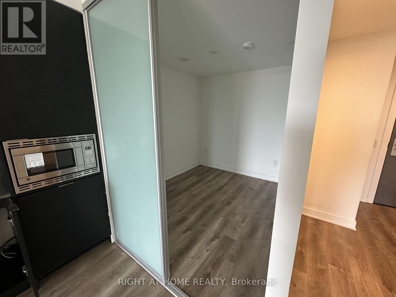 1011 - 86 Dundas Street E, Mississauga, Ontario  L5A 0B1 - Photo 4 - W13776760