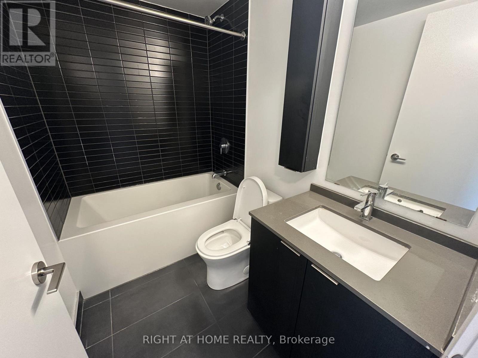 1011 - 86 Dundas Street E, Mississauga, Ontario  L5A 0B1 - Photo 6 - W13776760
