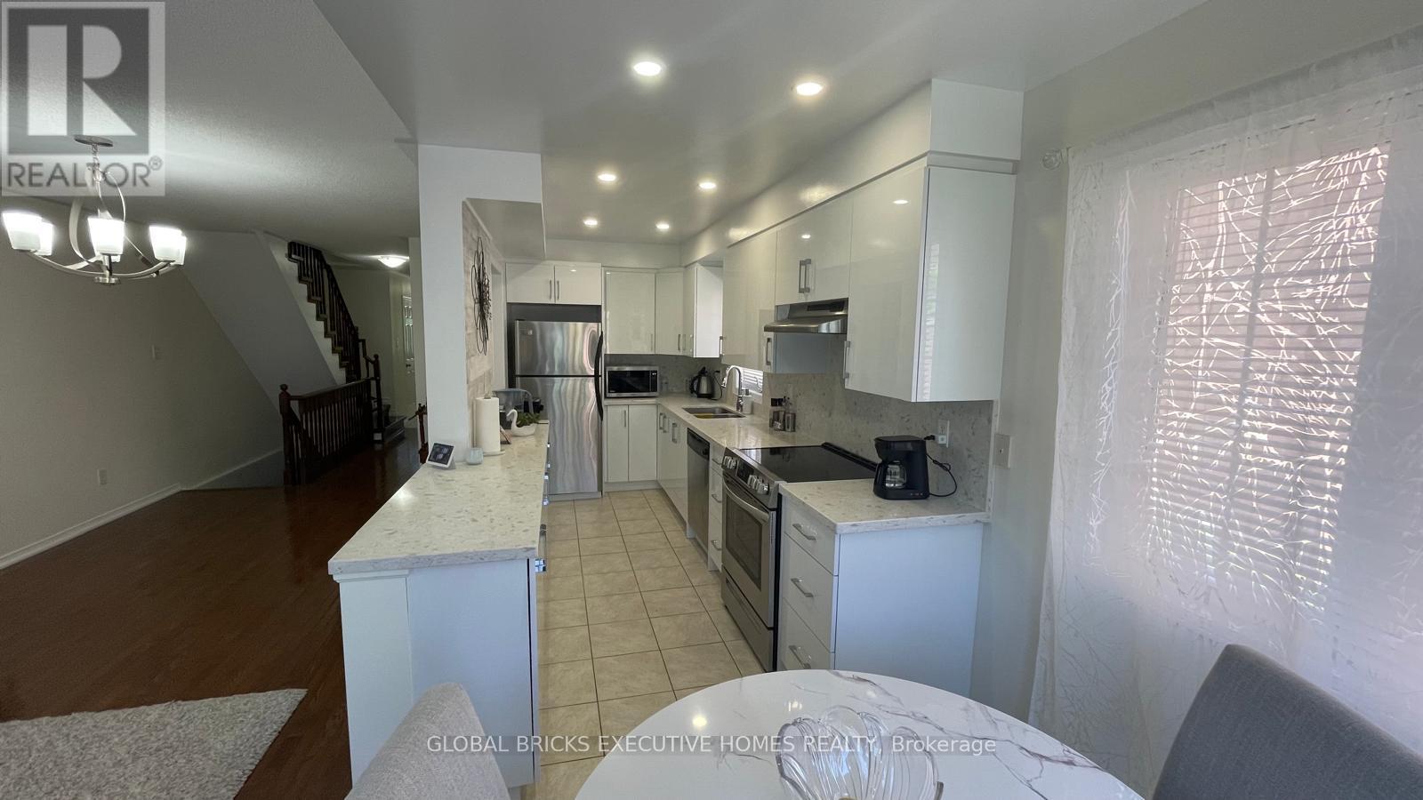 11 - 5255 Palmetto Place, Mississauga, Ontario  L5M 0H2 - Photo 2 - W13776806