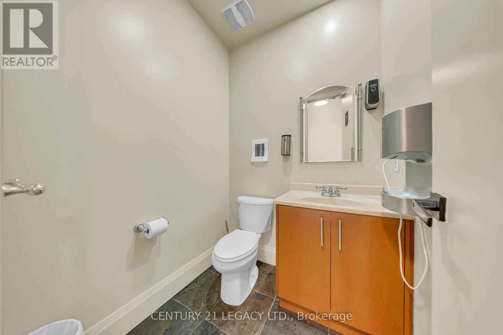 2385 Royal Windsor Drive, Mississauga, Ontario  L5J 1K9 - Photo 15 - W13776814