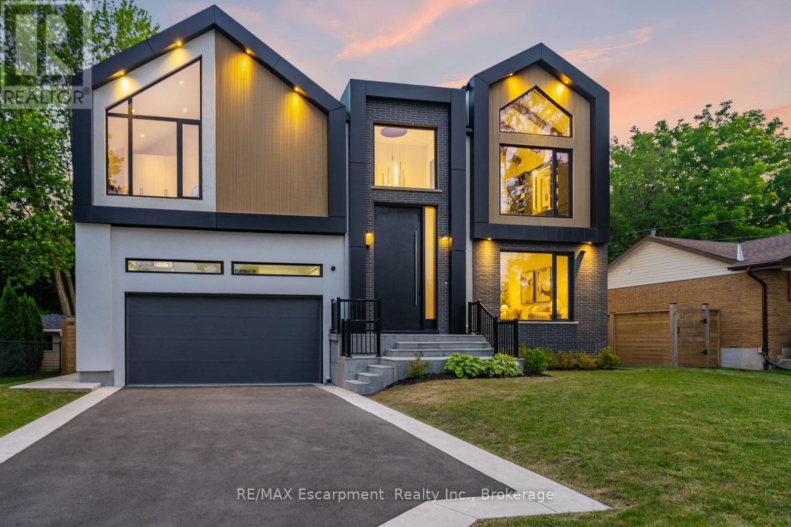 298 STRATHCONA DRIVE, Burlington, Ontario