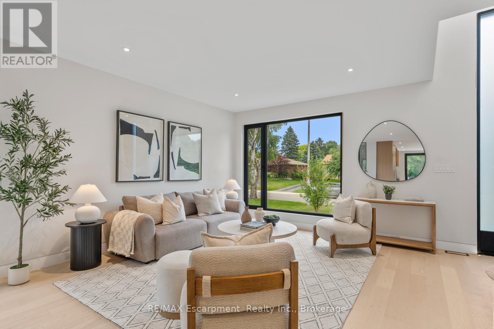 298 Strathcona Drive, Burlington, Ontario  L7L 2E1 - Photo 4 - W13776878