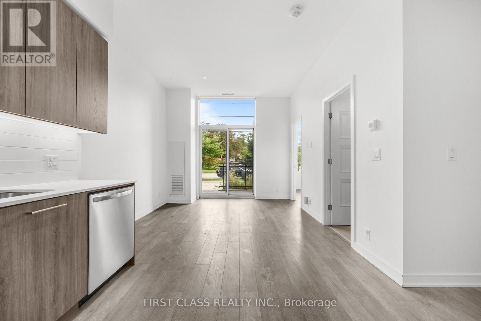 110 - 1 Neighbourhood Lane, Toronto, Ontario  M8Y 0C2 - Photo 4 - W13776888