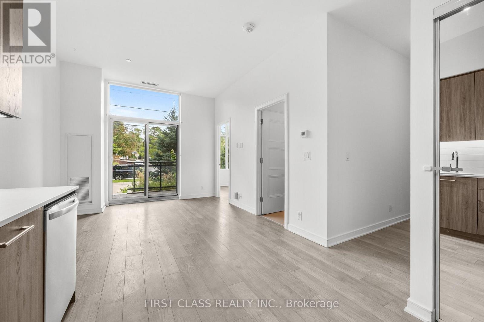 110 - 1 Neighbourhood Lane, Toronto, Ontario  M8Y 0C2 - Photo 5 - W13776888