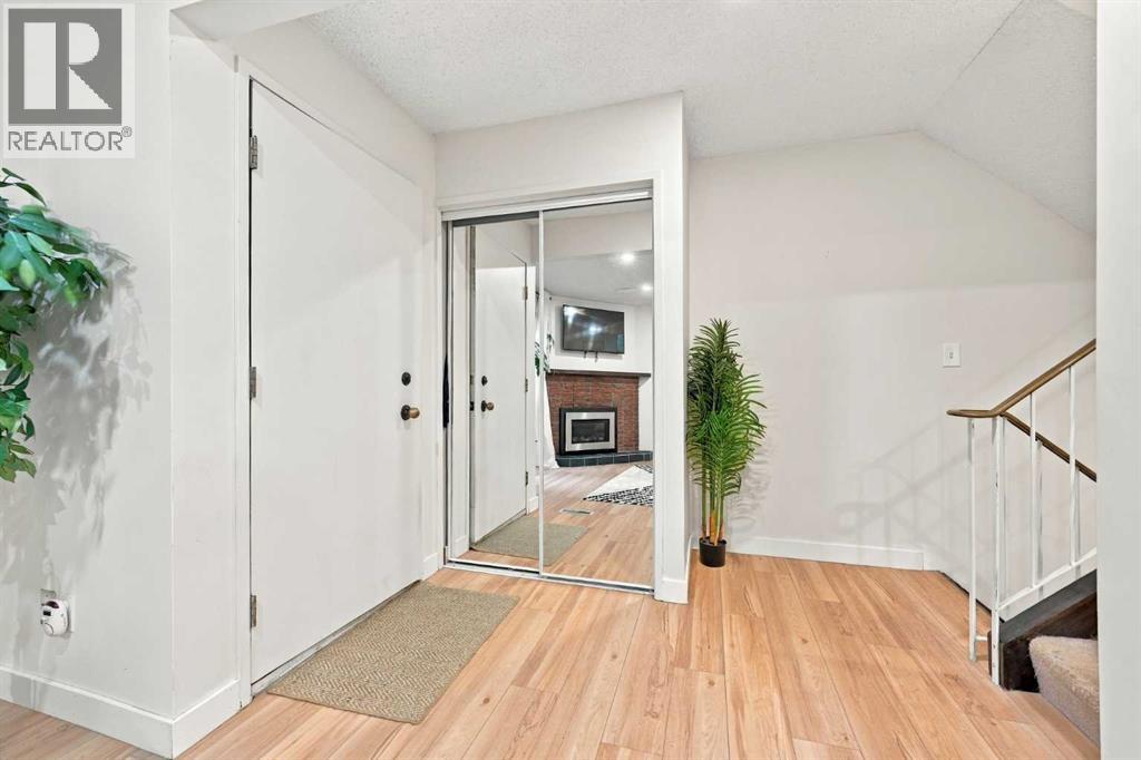 52 Canterbury Gardens Sw, Calgary, Alberta T2W 2S9 - Photo 10 - A2344591