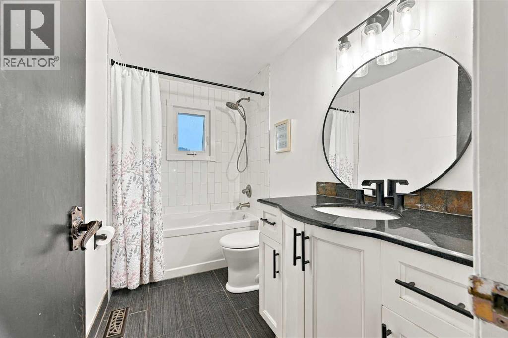 52 Canterbury Gardens Sw, Calgary, Alberta T2W 2S9 - Photo 21 - A2344591