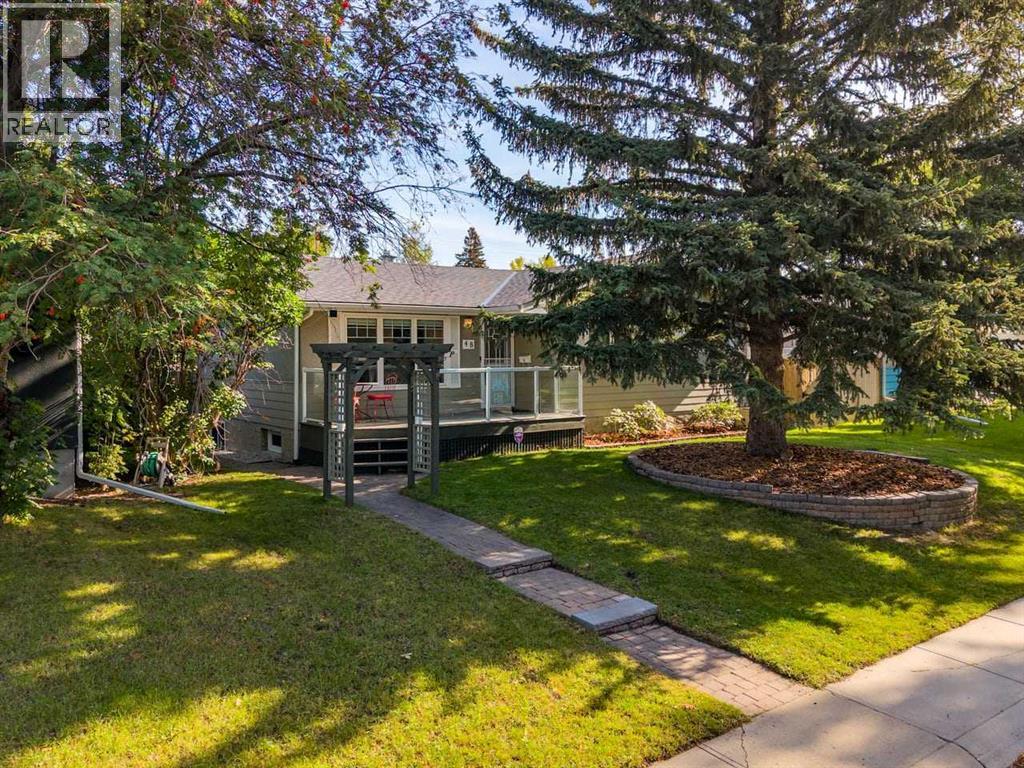 48 Butler Crescent Nw, Calgary, Alberta  T2L 1K3 - Photo 1 - A2343014