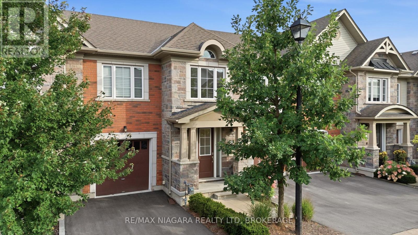 12 George Manor, Niagara-On-The-Lake, Ontario  L0S 1J0 - Photo 2 - X13777002