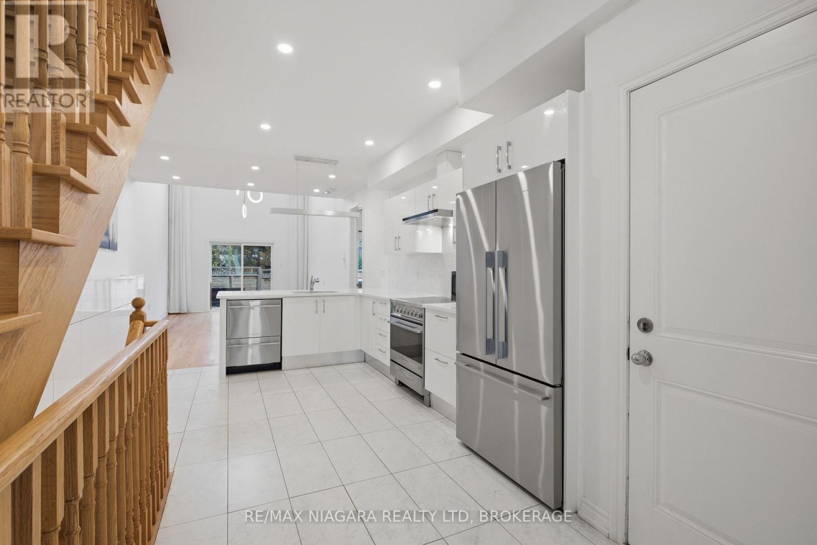 12 George Manor, Niagara-On-The-Lake, Ontario  L0S 1J0 - Photo 5 - X13777002