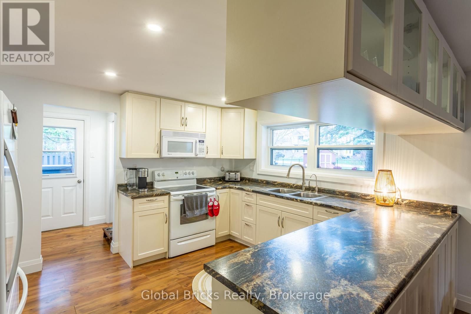 648 10th Line, Innisfil, Ontario  L9S 3N7 - Photo 10 - N13776990