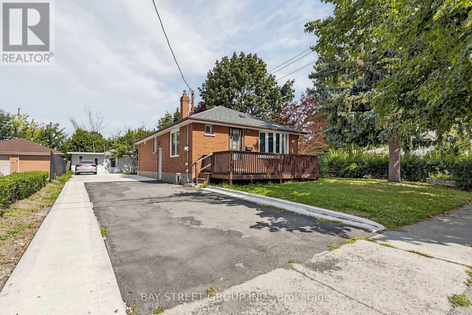 26 Sunset Boulevard, Brampton, Ontario  L6X 1W9 - Photo 2 - W13776934