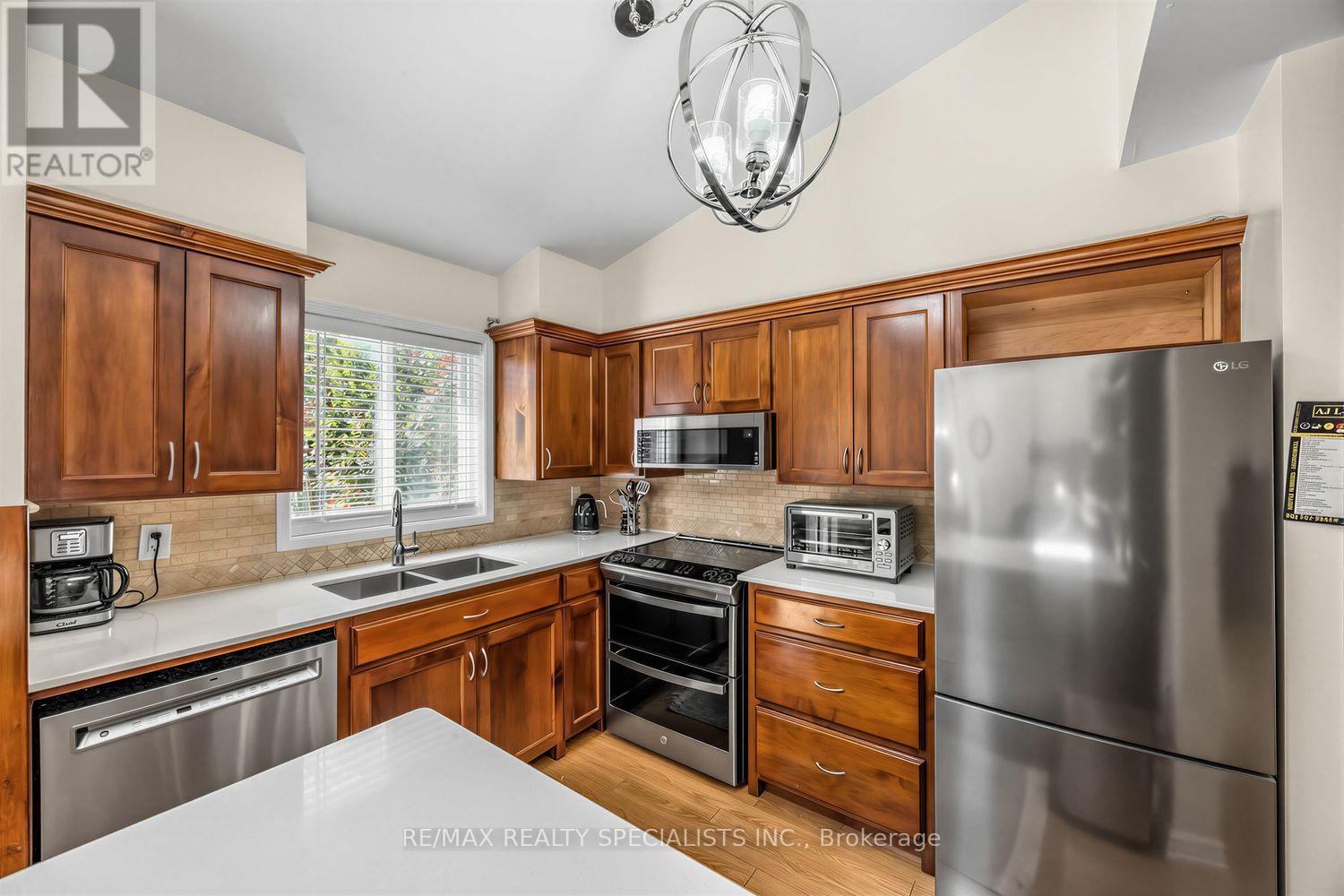 1152 West Shore Drive, Mississauga, Ontario  L5E 3H8 - Photo 10 - W13777004