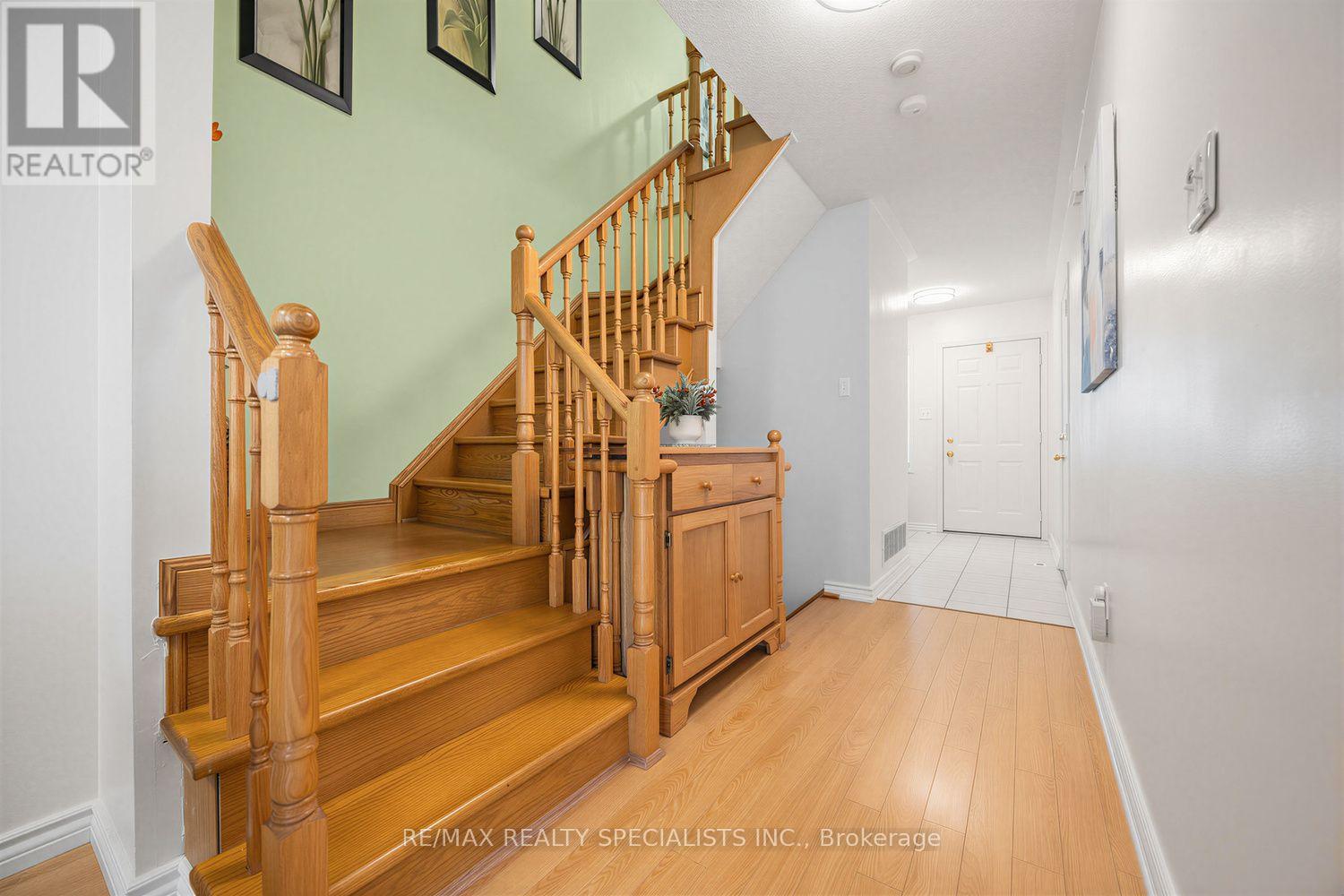 1152 West Shore Drive, Mississauga, Ontario  L5E 3H8 - Photo 15 - W13777004