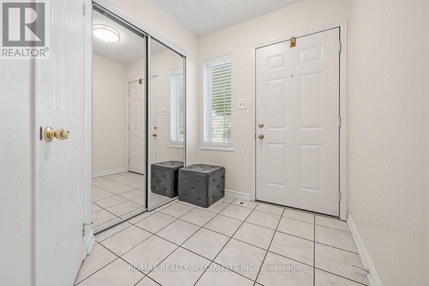 1152 West Shore Drive, Mississauga, Ontario  L5E 3H8 - Photo 17 - W13777004