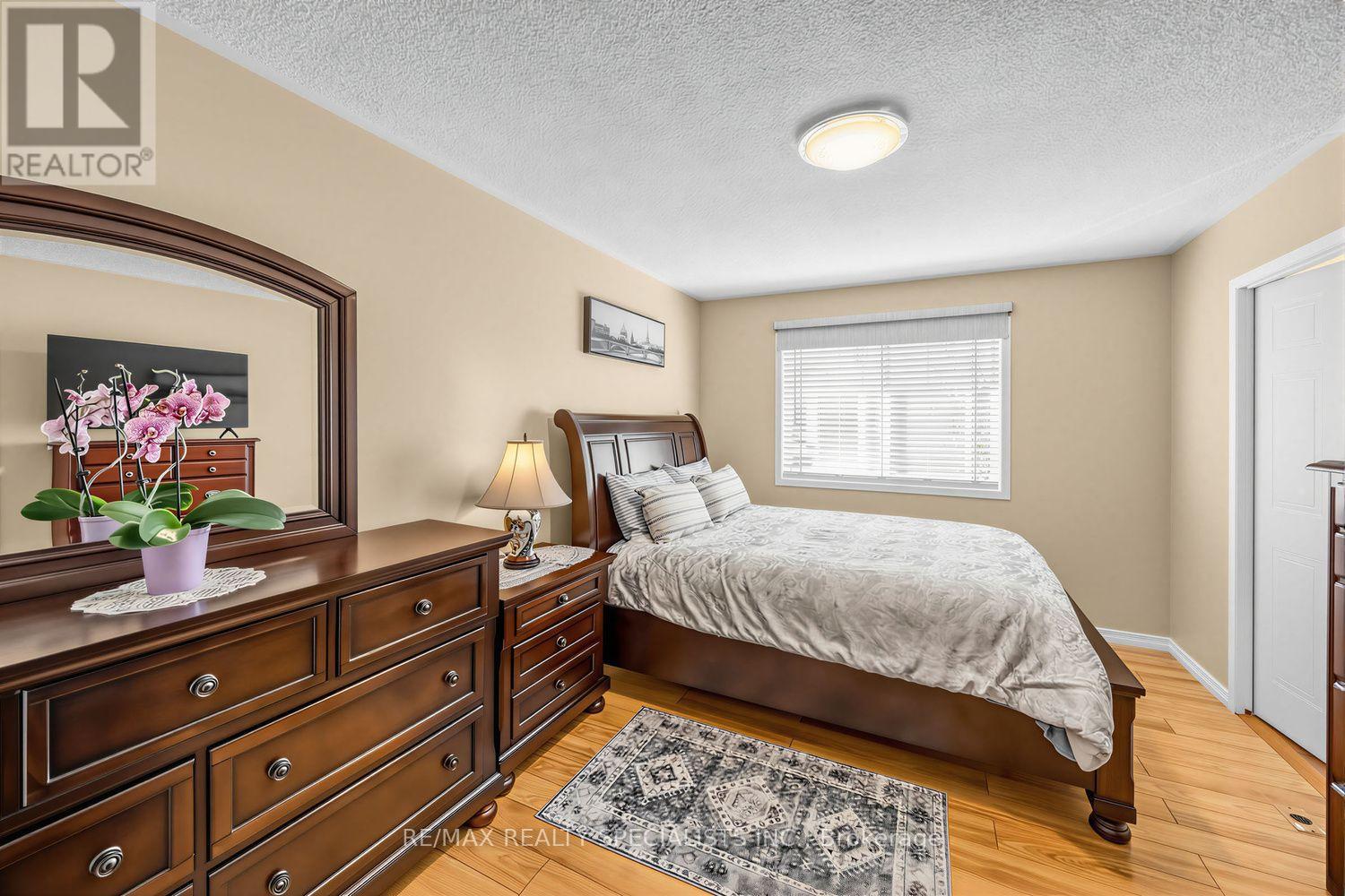 1152 West Shore Drive, Mississauga, Ontario  L5E 3H8 - Photo 20 - W13777004