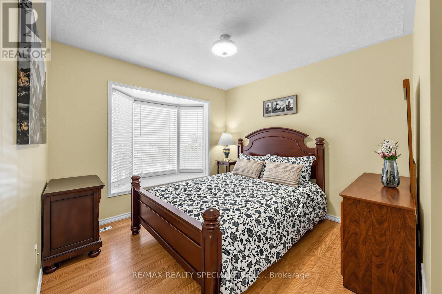 1152 West Shore Drive, Mississauga, Ontario  L5E 3H8 - Photo 21 - W13777004