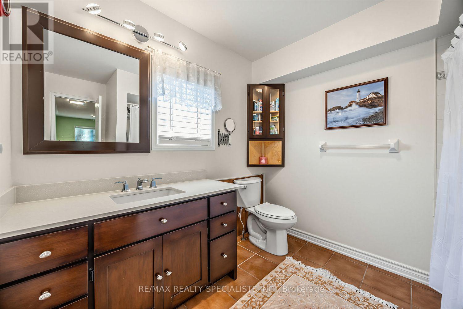 1152 West Shore Drive, Mississauga, Ontario  L5E 3H8 - Photo 22 - W13777004