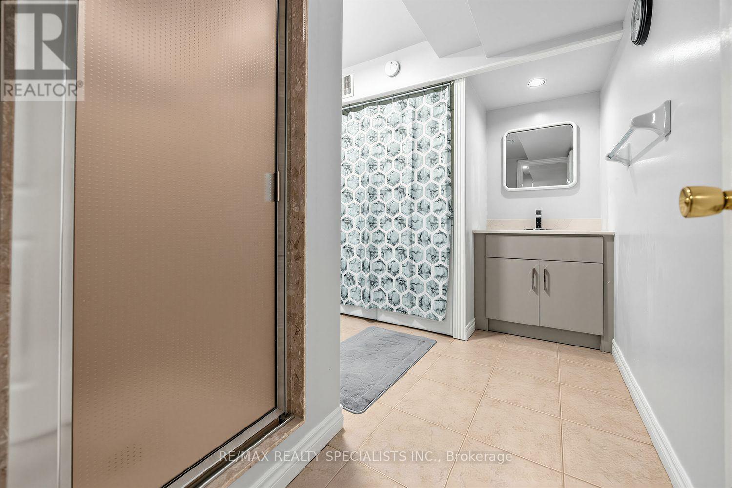 1152 West Shore Drive, Mississauga, Ontario  L5E 3H8 - Photo 29 - W13777004