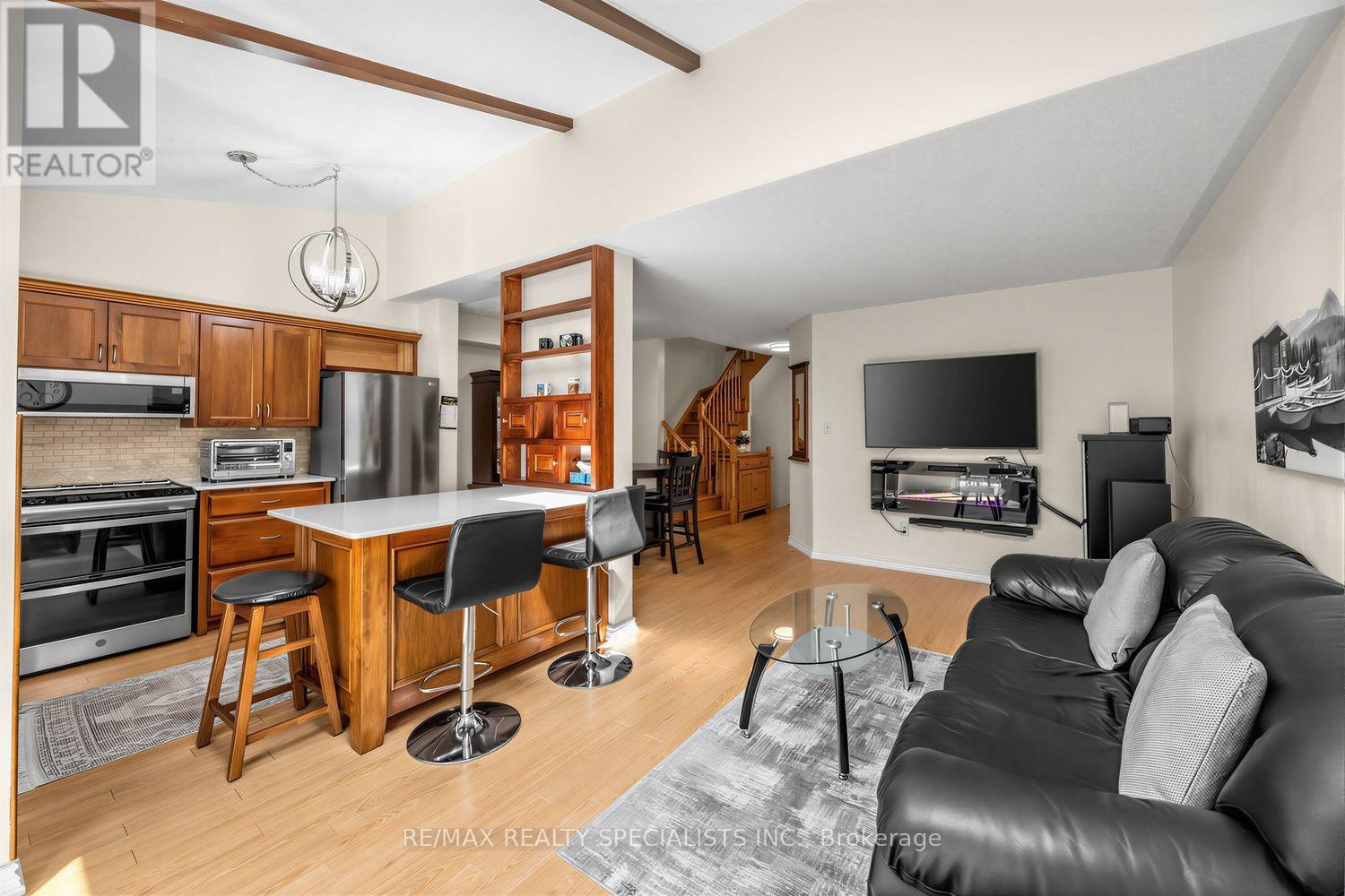 1152 West Shore Drive, Mississauga, Ontario  L5E 3H8 - Photo 7 - W13777004