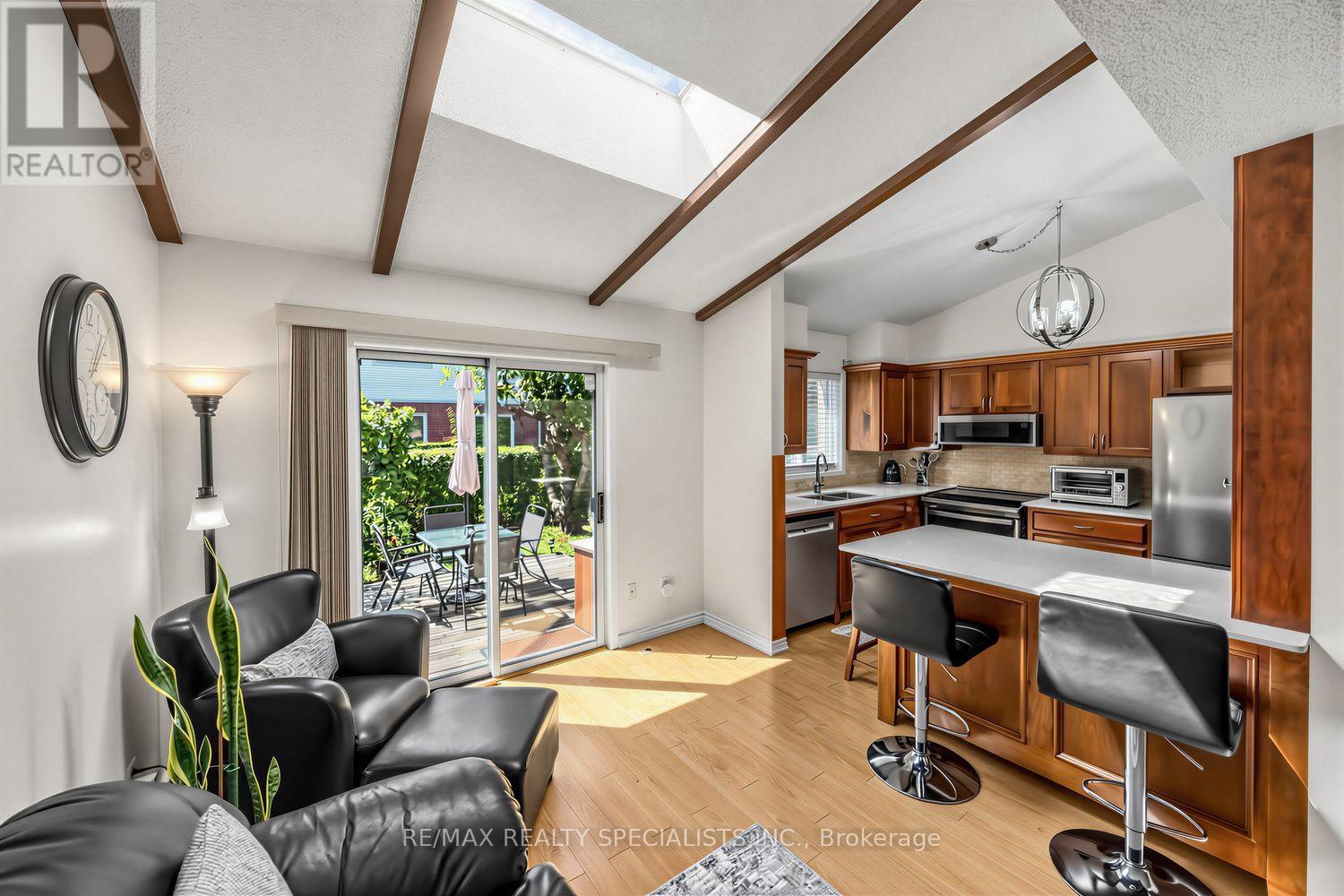 1152 West Shore Drive, Mississauga, Ontario  L5E 3H8 - Photo 9 - W13777004