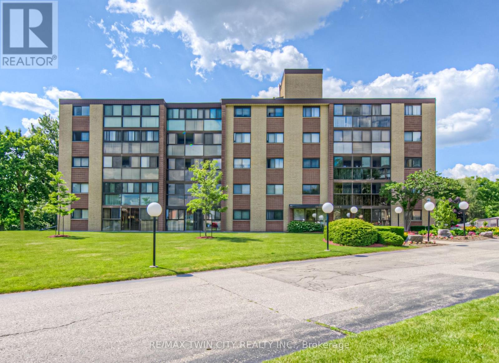 205 - 380 Champlain Boulevard, Cambridge, Ontario  N1R 7J6 - Photo 1 - X13776918