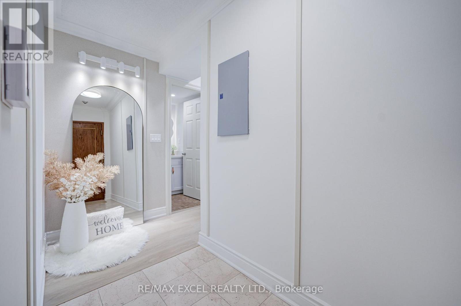1706 - 8 Lee Centre Drive, Toronto, Ontario  M1H 3H8 - Photo 3 - E13775814