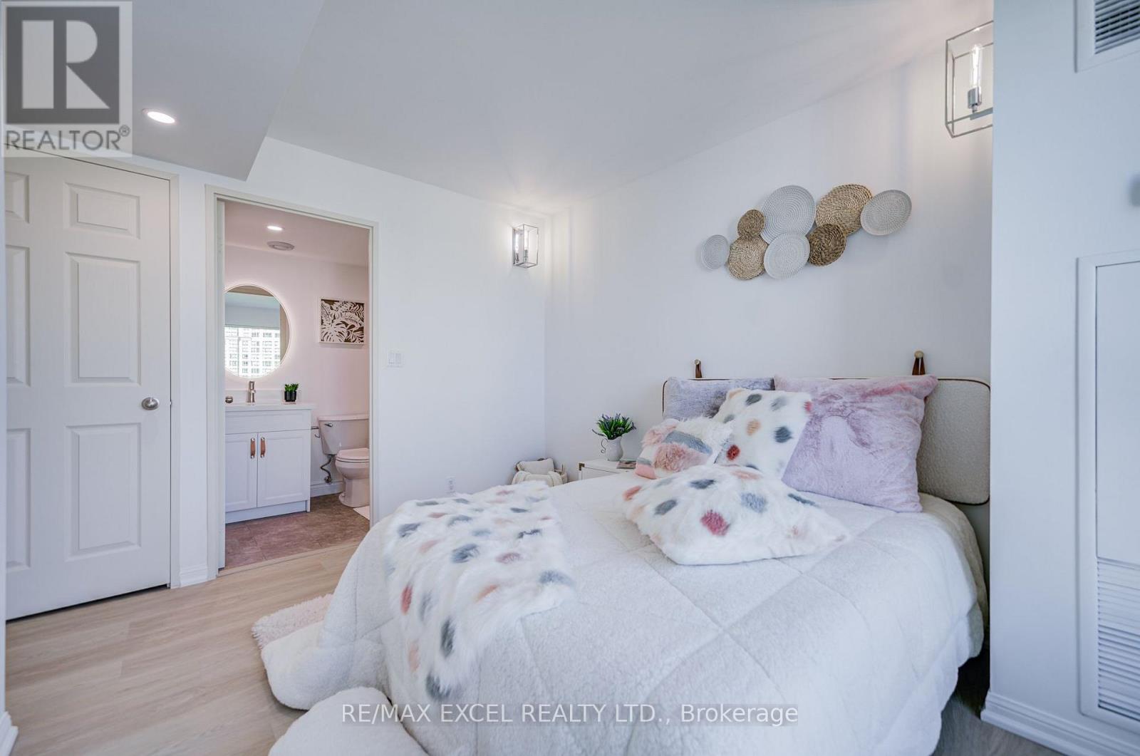 1706 - 8 Lee Centre Drive, Toronto, Ontario  M1H 3H8 - Photo 32 - E13775814