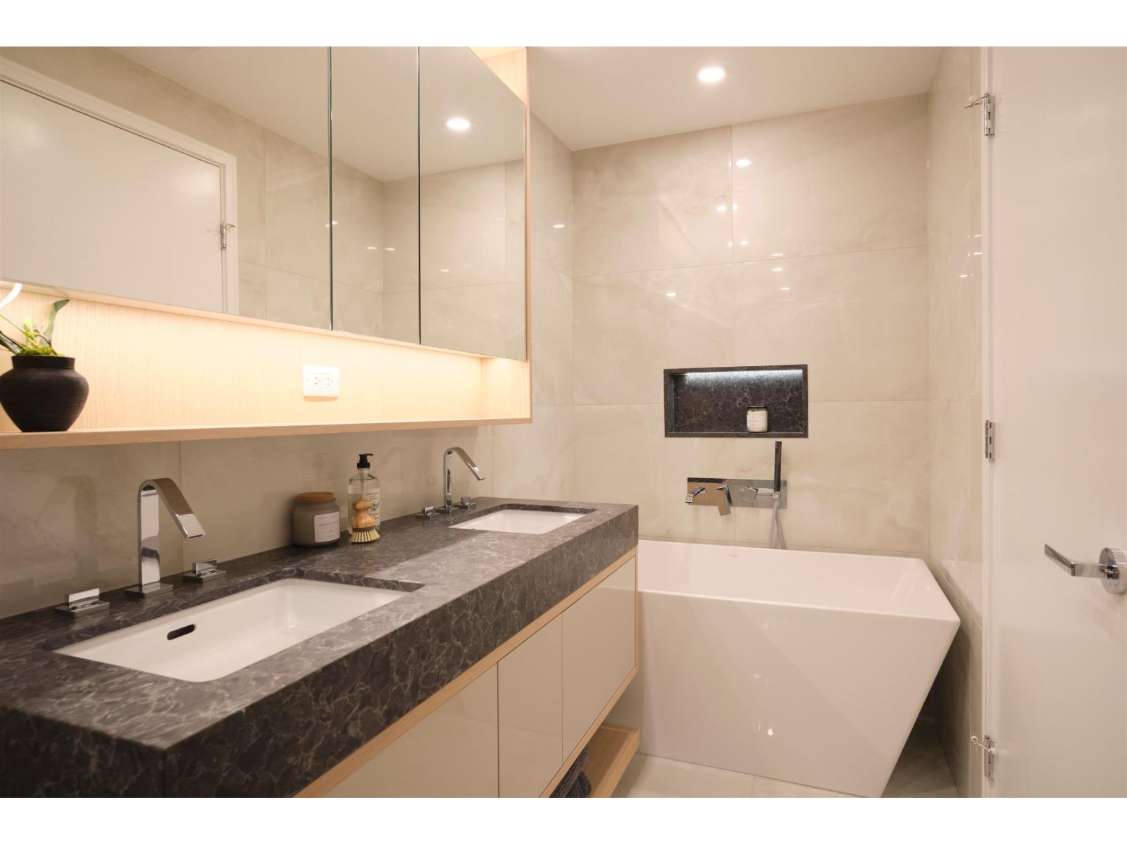 208 1342 Johnston Road, White Rock, British Columbia  V4B 0C7 - Photo 14 - R3164559