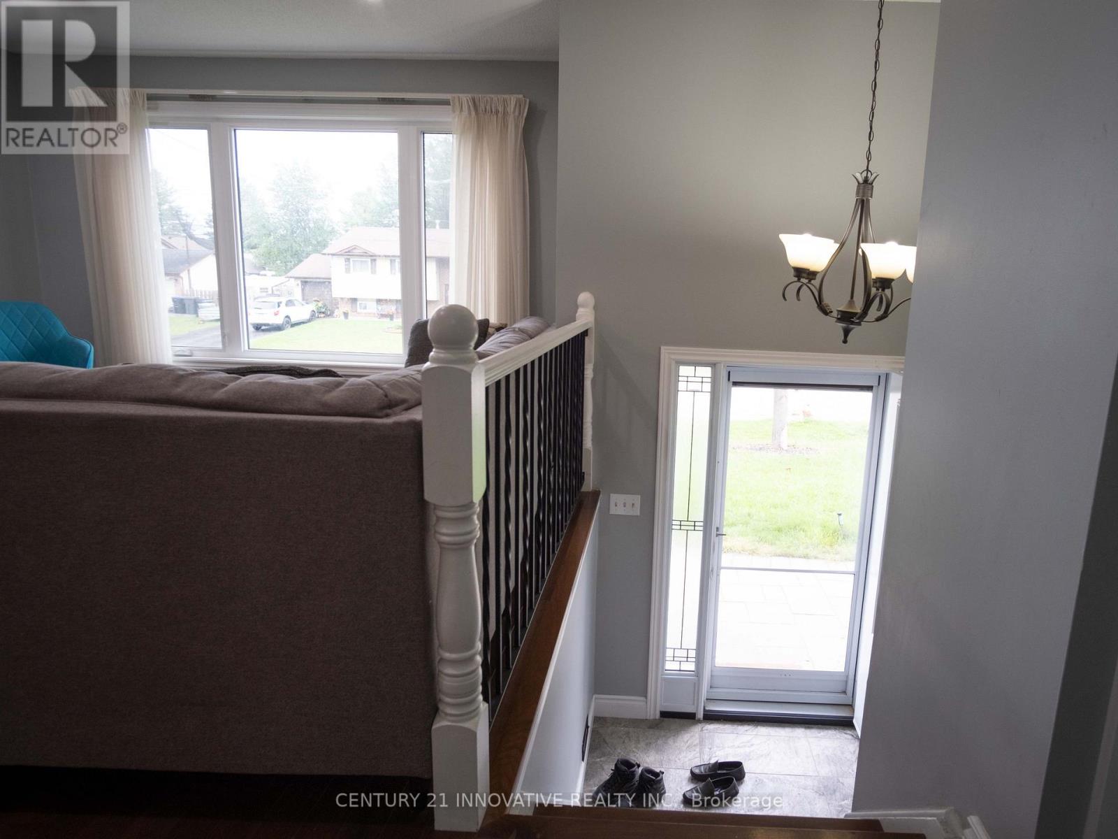 7 Pridham Crescent, Essa (Angus), Ontario  L0M 1B2 - Photo 2 - N13777014