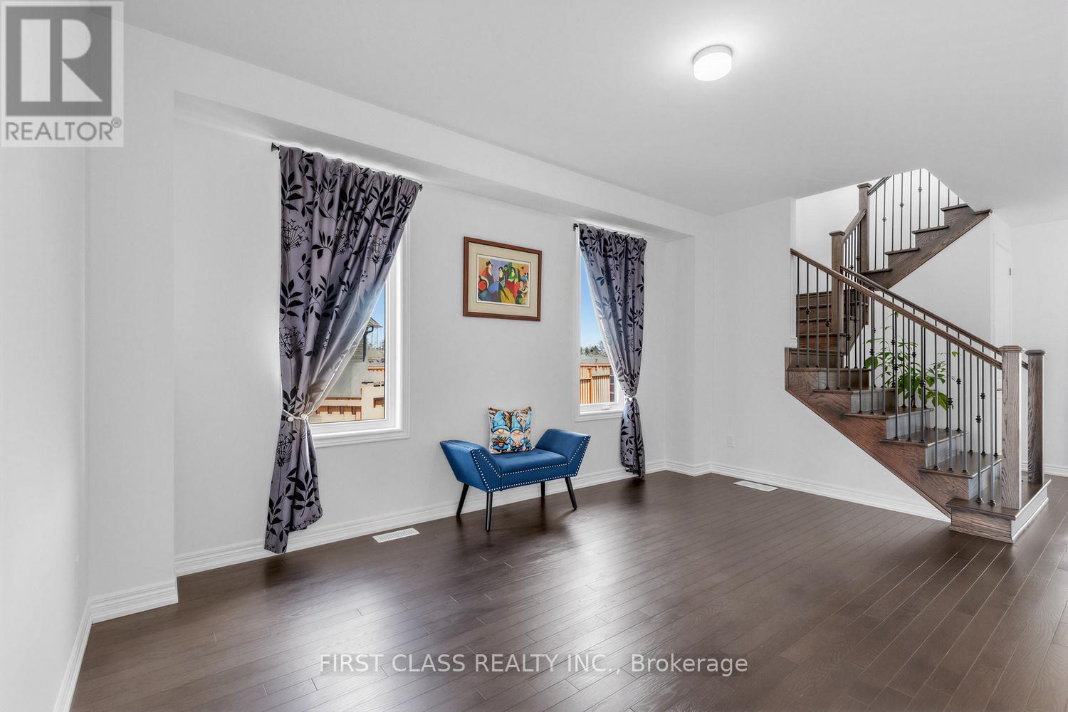 15 Abbey Crescent, Barrie, Ontario  L9J 0W9 - Photo 4 - S13777018